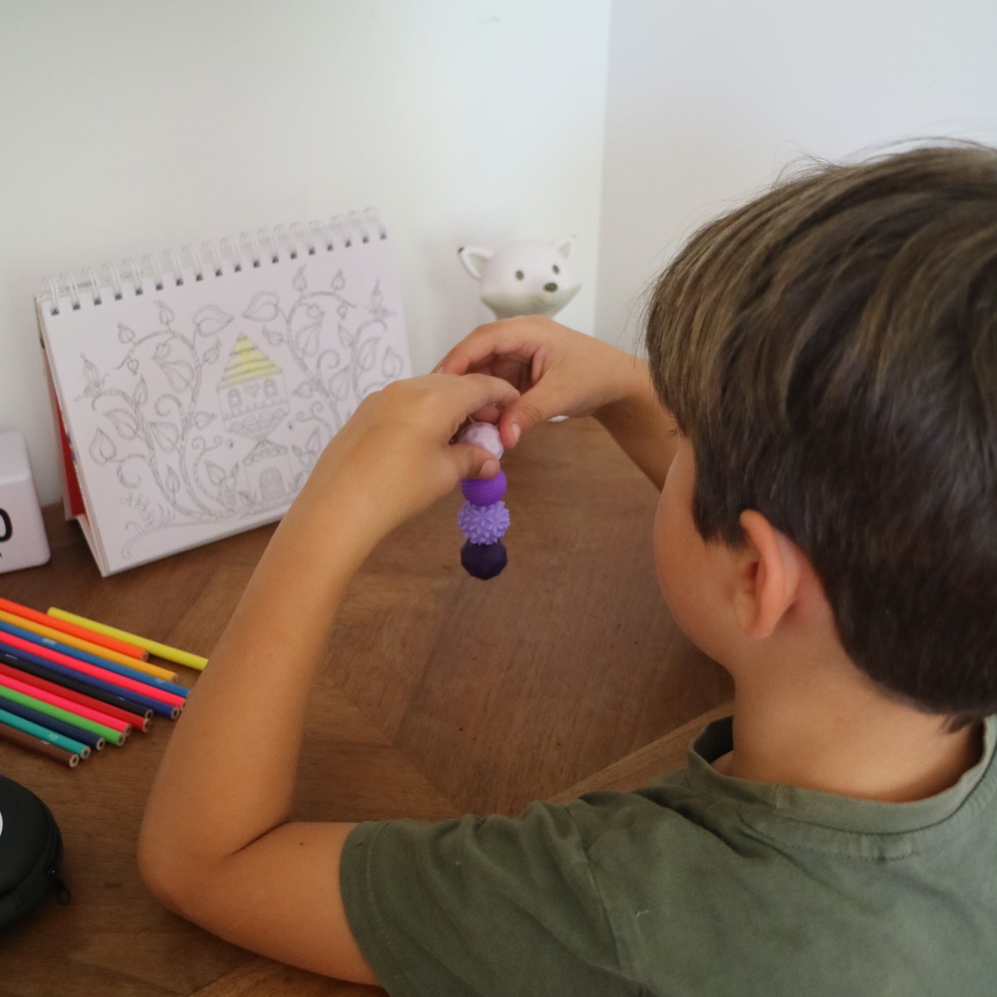Balles sensorielles aimantées enfant – Concentration & calme | Maison Loupiot